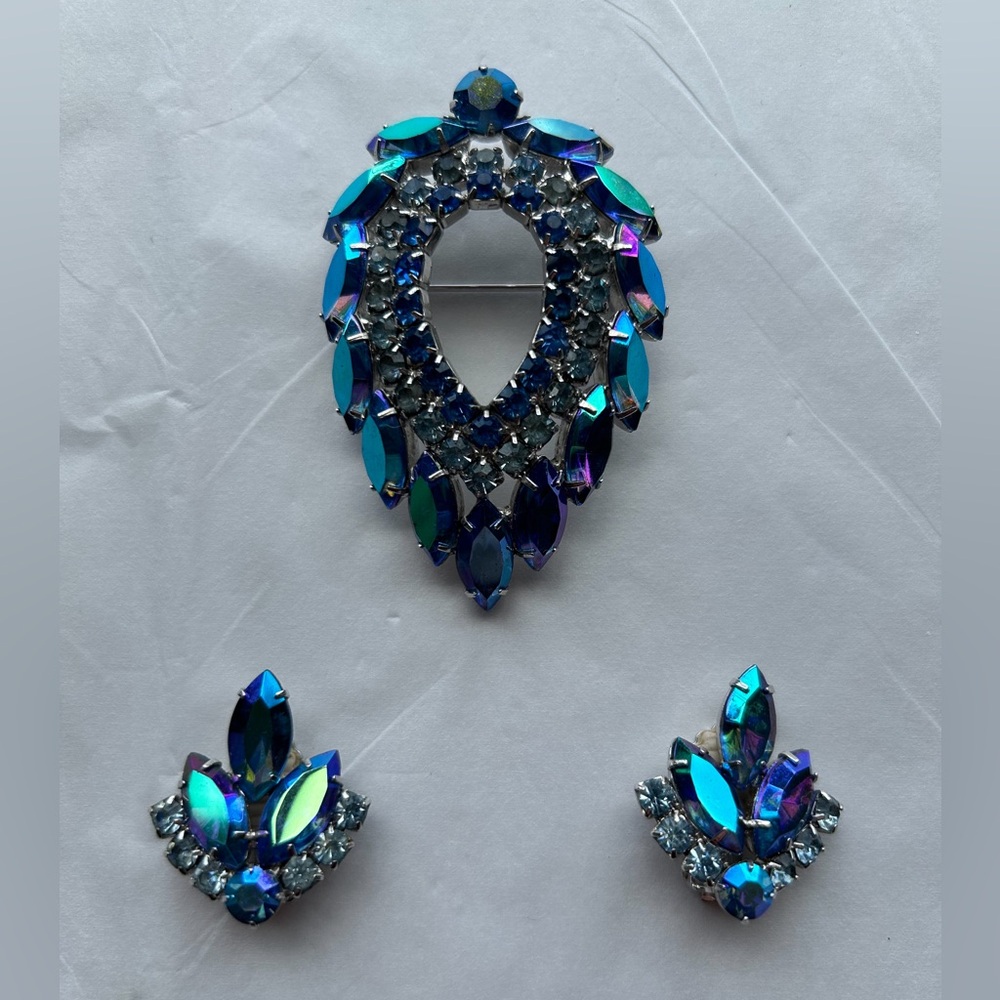 Vintage 60’s Juliana Blue Lagoon Borealis Rhinestone Brooch and Earrings Set